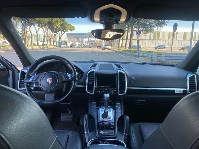 Porsche Cayenne • 2012 • 260,000 km 3