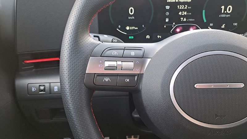 Hyundai Kona • 2023 • 11,832 km 38