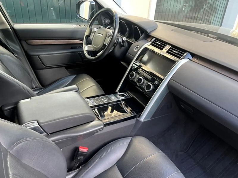 Land Rover Discovery • 2017 • 146,000 km 8