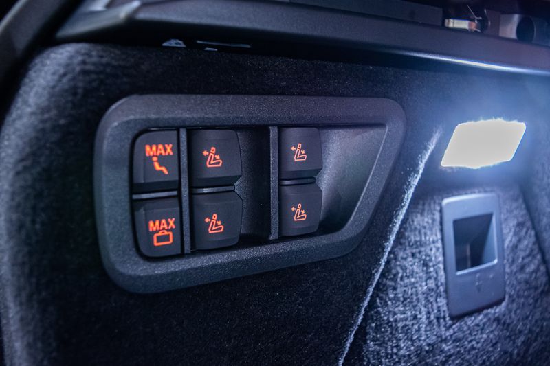 BMW X7 • 2024 • 2,100 km 10