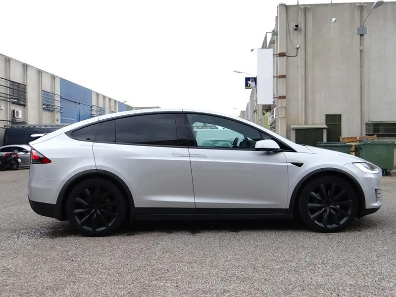 Tesla Model X • 2017 • 99,000 km 7