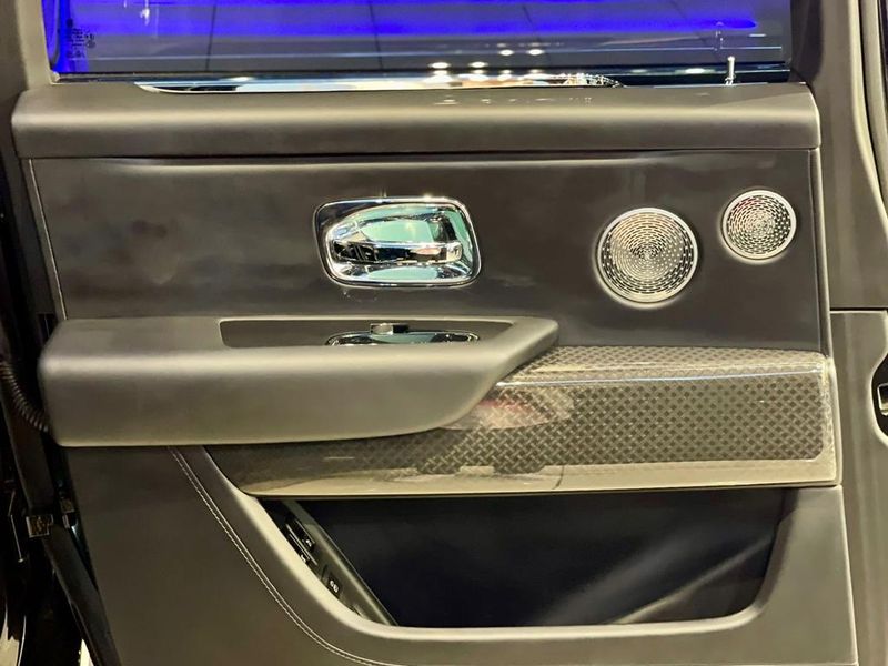 Rolls-Royce Cullinan • 2021 • 48,600 km 19