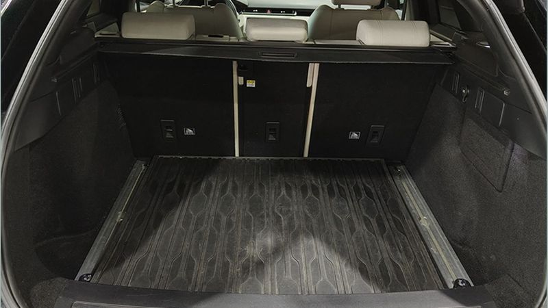 Land Rover Range Rover Velar • 2018 • 124,000 km 10