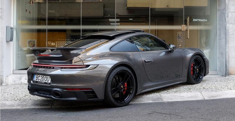 Porsche 911 • 2023 • 4,999 km 2