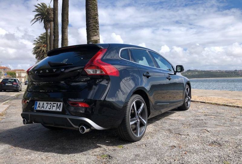Volvo V40 • 2014 • 160,000 km 2