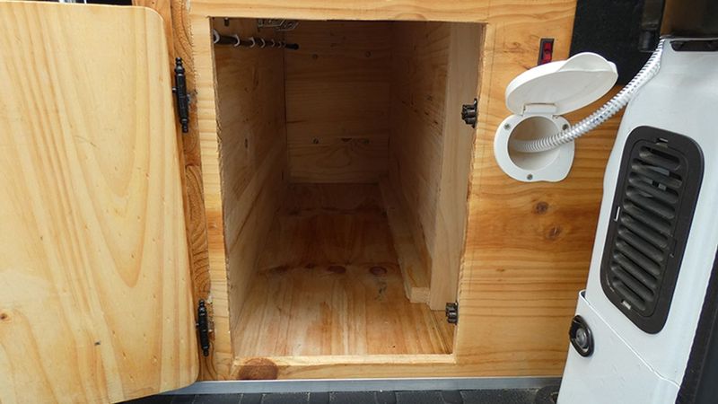 Nissan NV400 • 2018 • 28,450 km 13