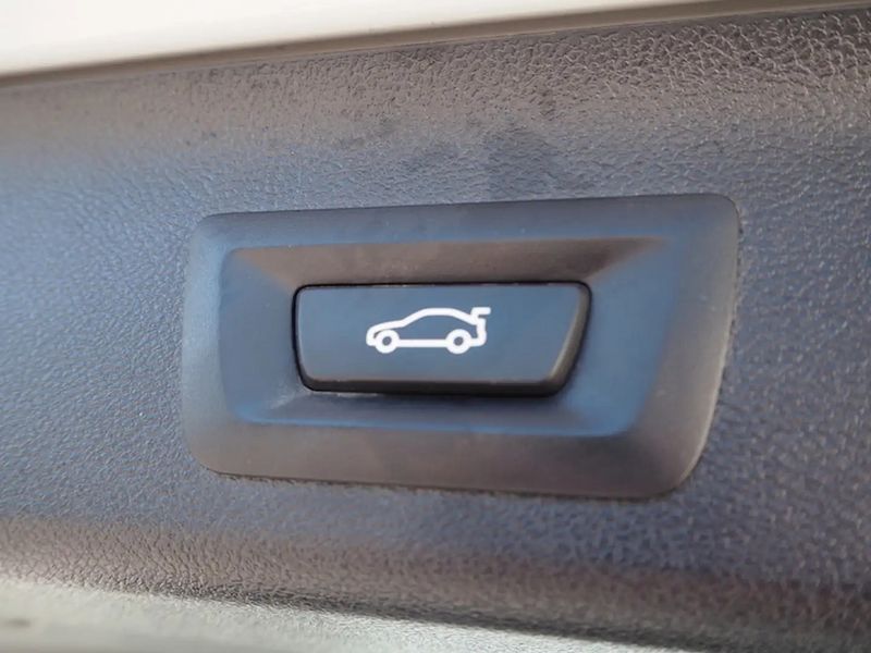 BMW 520D • 2021 • 98,000 km 5