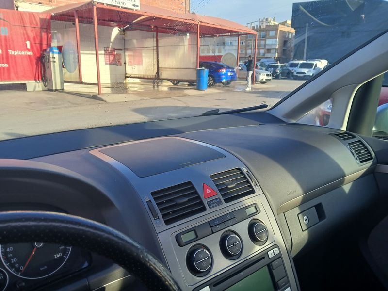 Volkswagen Touran • 2007 • 238,000 km 12