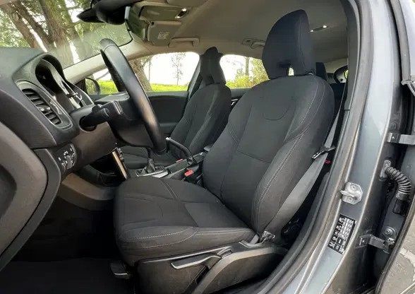 Volvo V40 • 2015 • 155,000 km 4