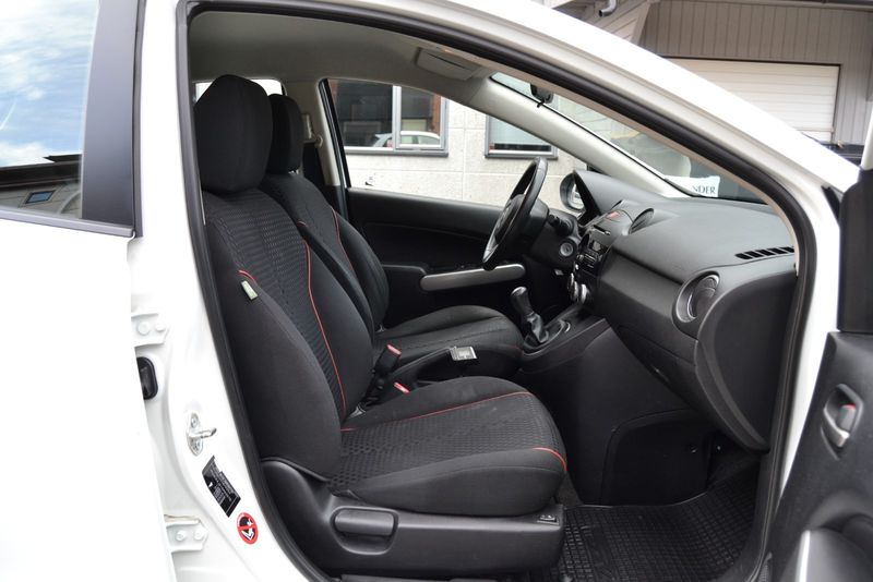 Mazda 2 • 2012 • 112,000 km 3