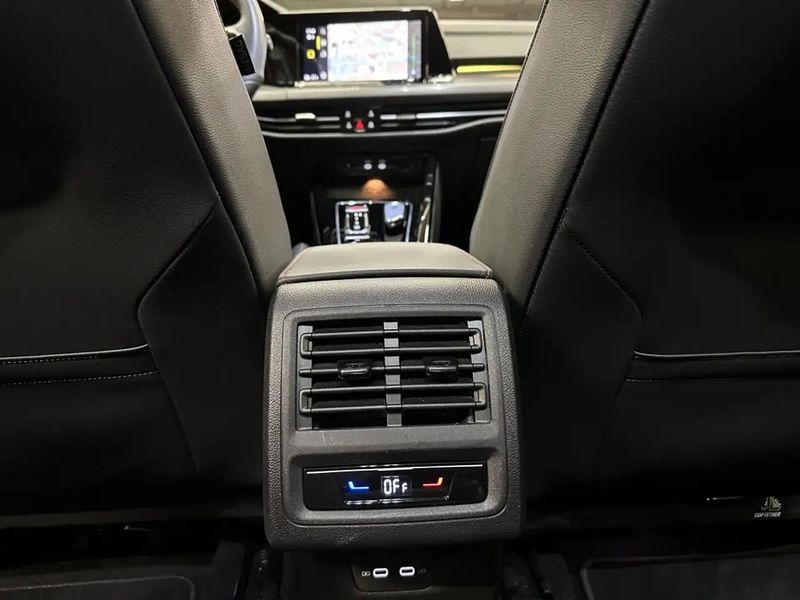 Volkswagen Golf • 2023 • 20,600 km 10