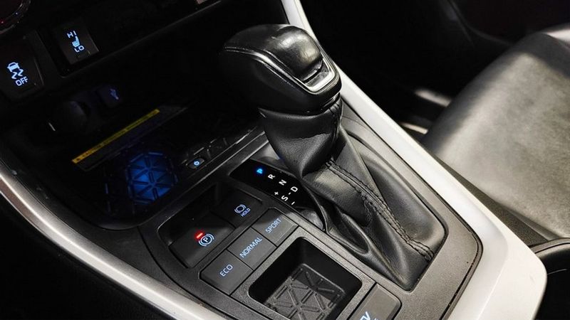 Toyota RAV4 • 2020 • 72,681 km 4