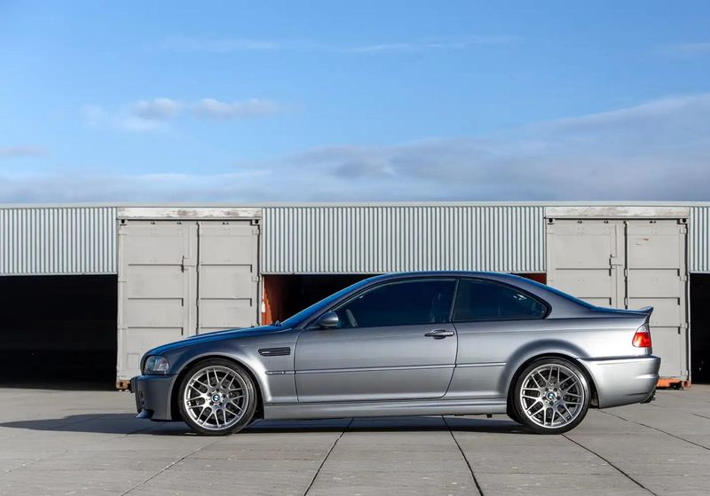 BMW M3 • 2003 • 118,000 km 4