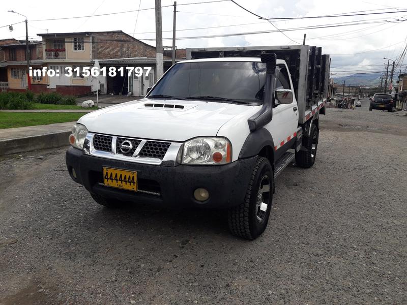 Nissan Frontier • 2010 • 180,000 km 2