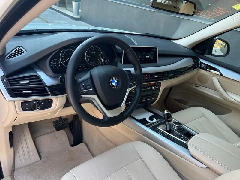 BMW X5 • 2017 • 75,000 km 2