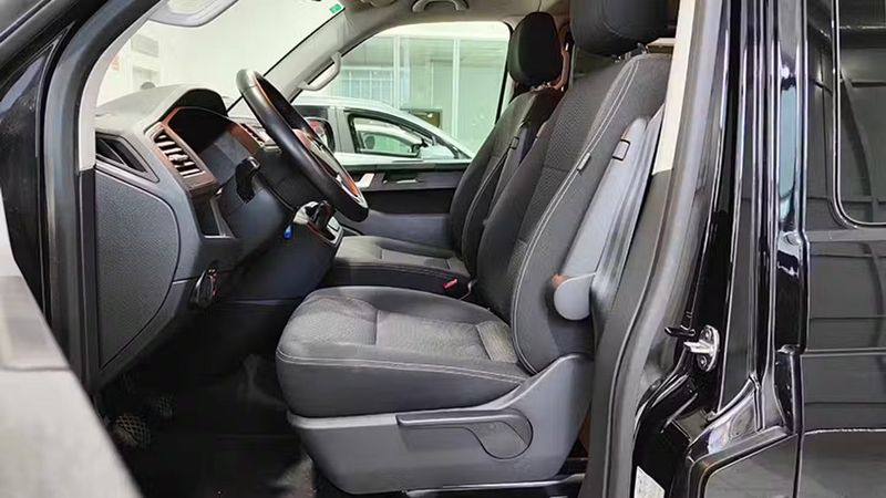 Volkswagen Multivan • 2019 • 121,103 km 6