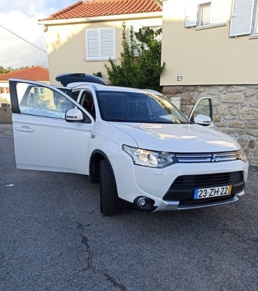 Mitsubishi Outlander • 2015 • 194,000 km 1