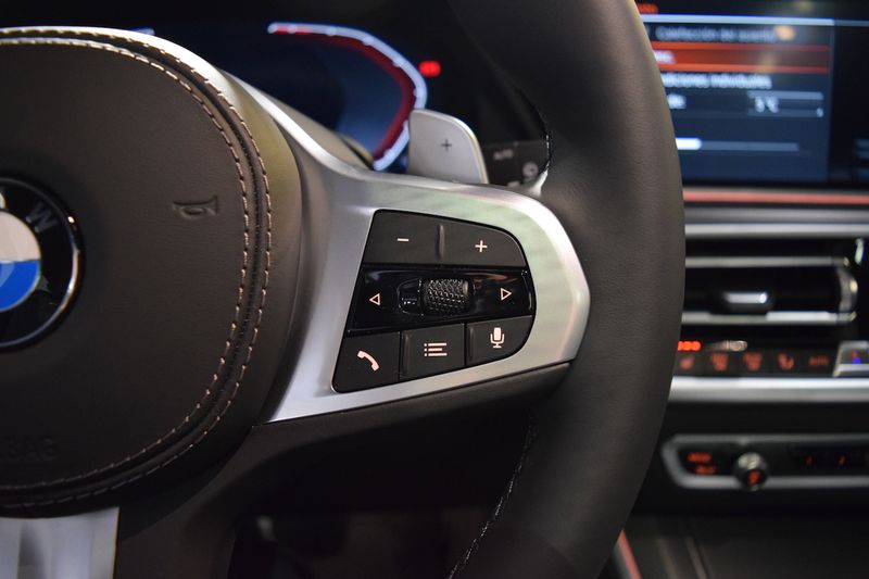 BMW X5 • 2022 • 38,900 km 14