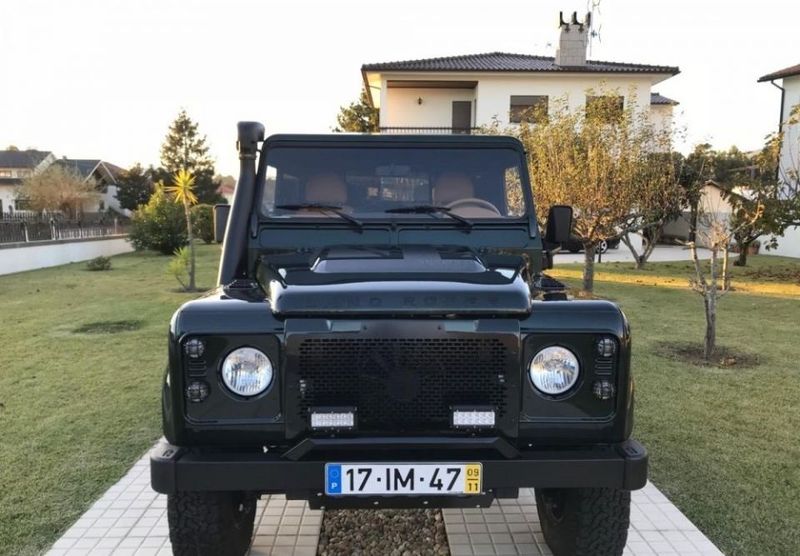 Land Rover Defender • 2009 • 73,000 km 1
