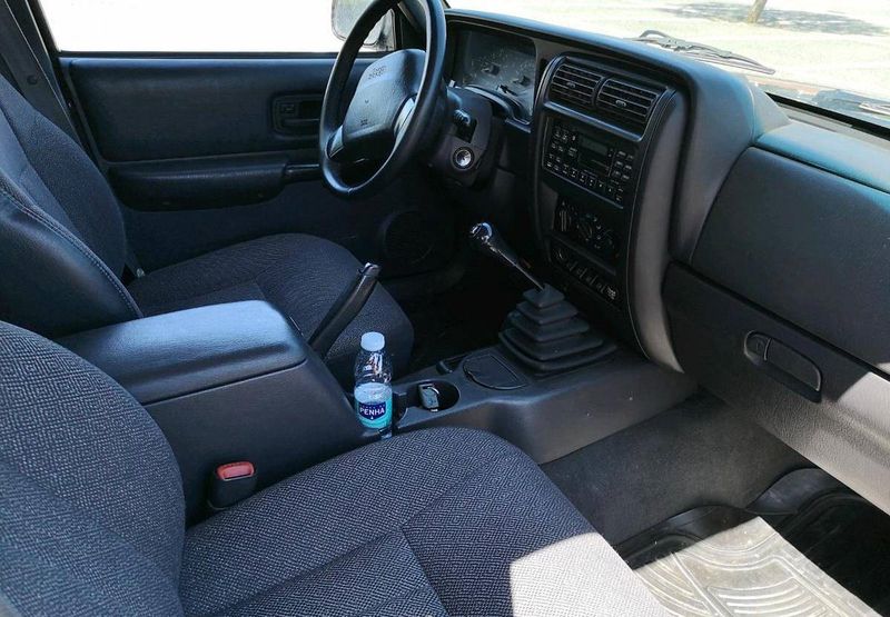 Jeep Cherokee • 1999 • 249,999 km 3