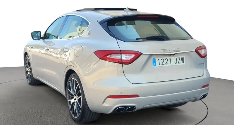 Maserati Levante • 2017 • 15,348 km 4