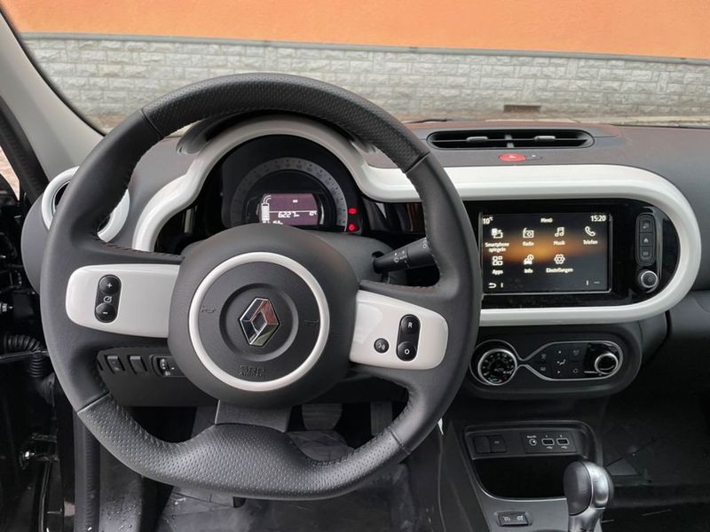 Renault Twingo • 2022 • 10,250 km 4