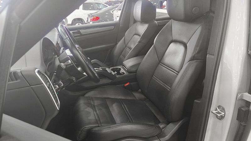 Porsche Cayenne • 2023 • 74,513 km 9