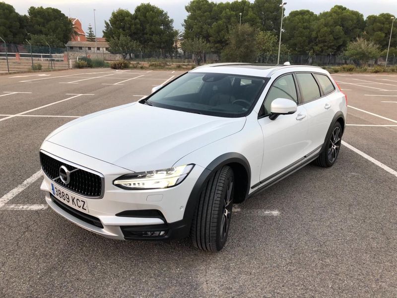 Volvo V90 Cross Country • 2017 • 150,000 km 1