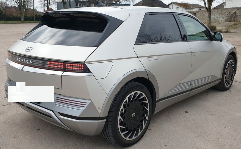 Hyundai Ioniq Electric • 2021 • 17,034 km 5