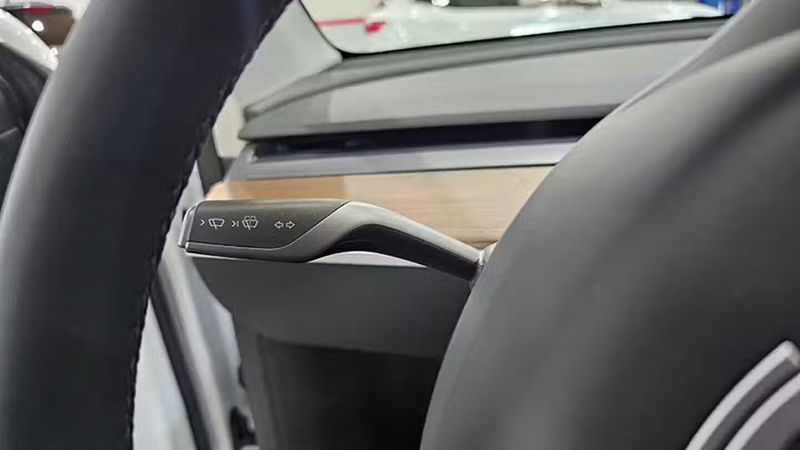 Tesla Model Y • 2024 • 7,925 km 12