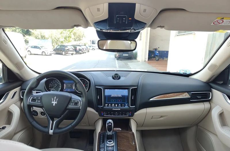 Maserati Levante • 2017 • 15,348 km 4
