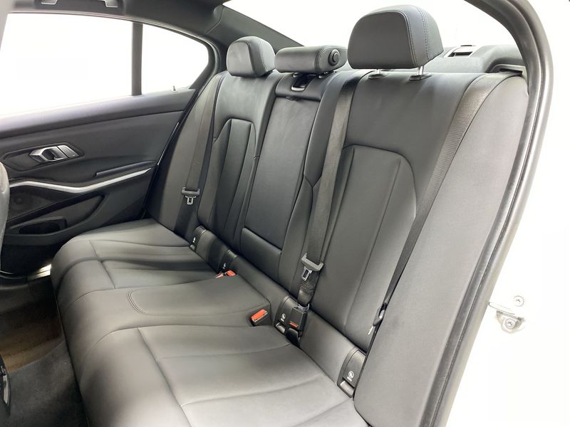 BMW 3 Series • 2019 • 15,261 km 9