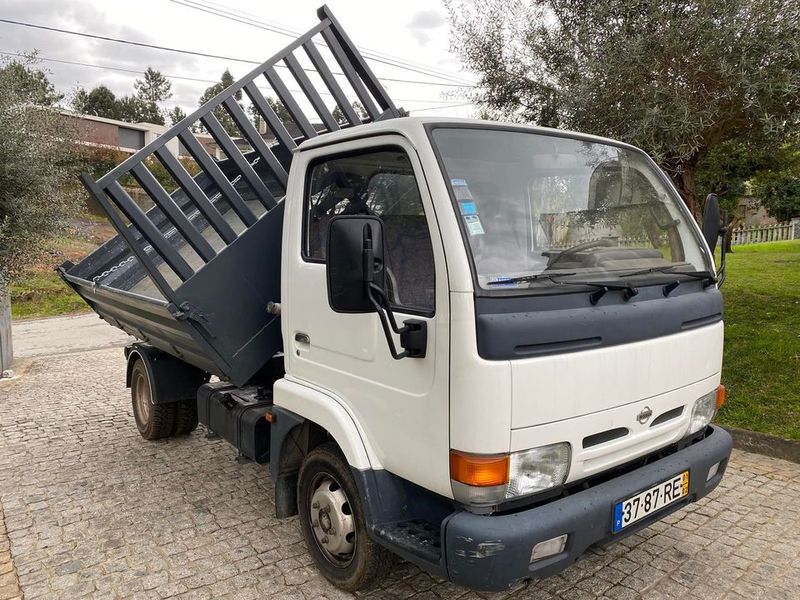 Nissan Cabstar E - T • 2003 • 140,000 km 1