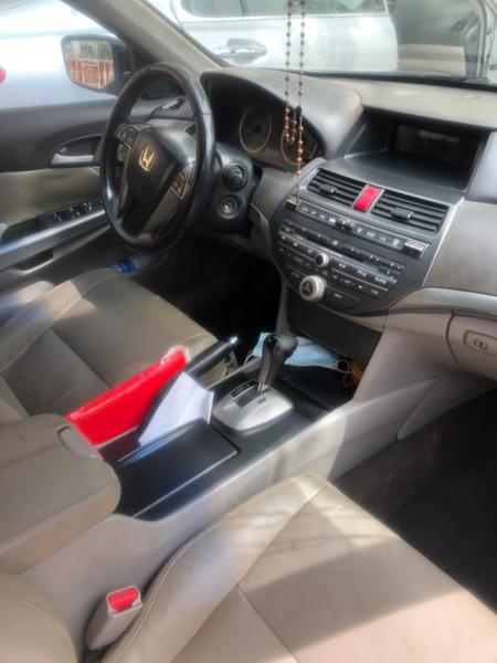 Honda Accord • 2009 • 220,000 km 4