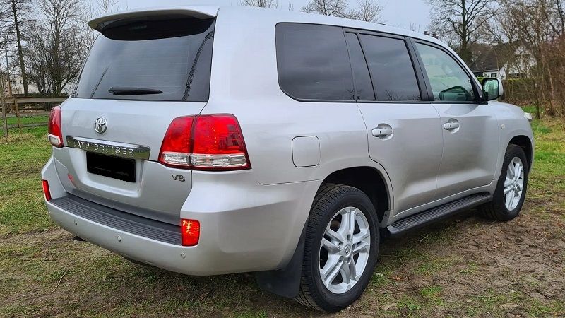 Toyota Land Cruiser • 2008 • 274,000 km 4