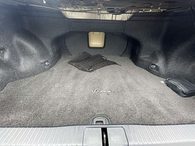 Lexus ES 350 • 2018 • 17,860 km 11