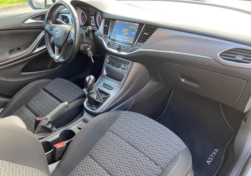 Opel Astra • 2016 • 179,000 km 5