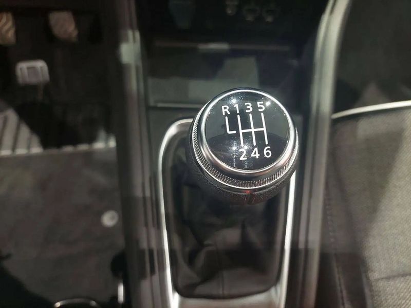 Renault Captur • 2023 • 8,238 km 15