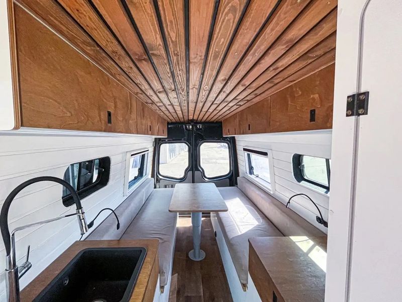 Mercedes-Benz Sprinter • 2012 • 164,500 km 6