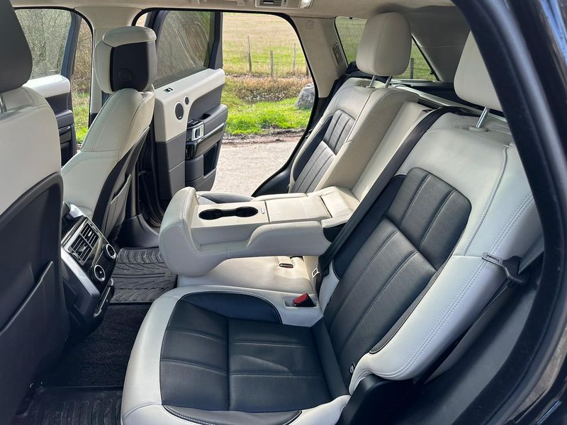 Land Rover Range Rover • 2020 • 66,000 km 11