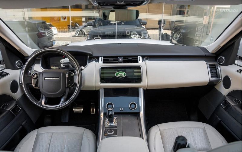 Land Rover Range Rover • 2018 • 50,000 km 3