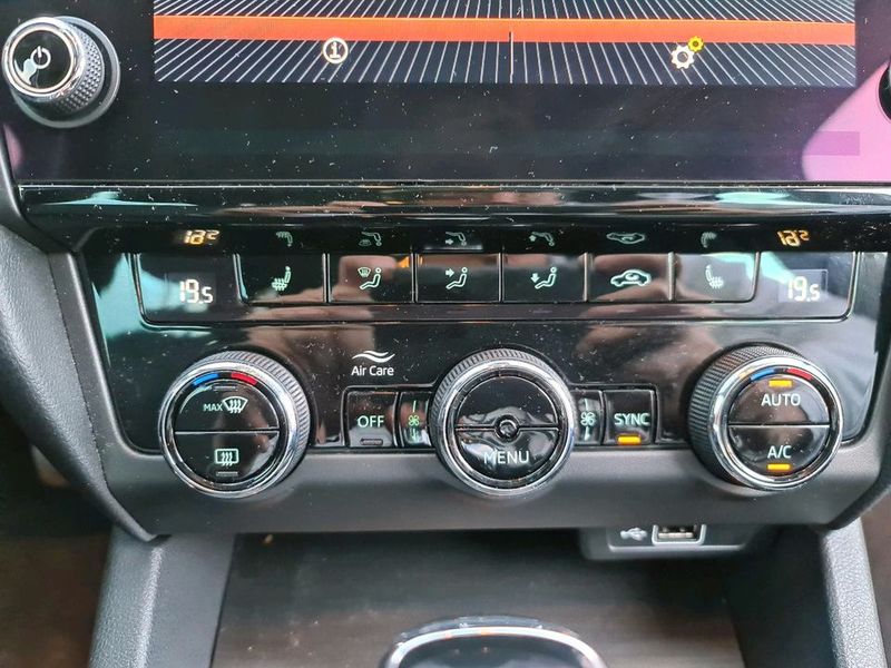 Škoda Octavia Combi • 2019 • 76,800 km 7