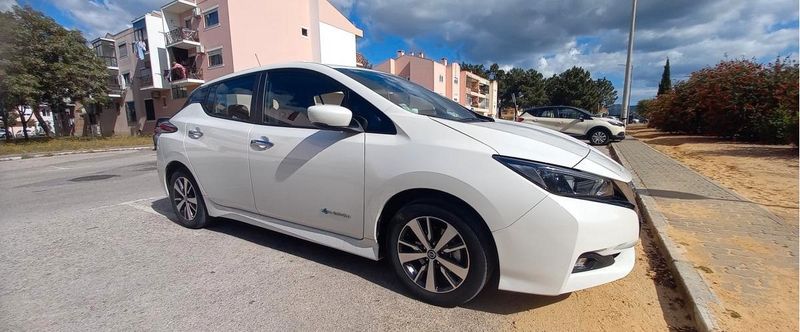 Nissan Leaf • 2018 • 90,000 km 2