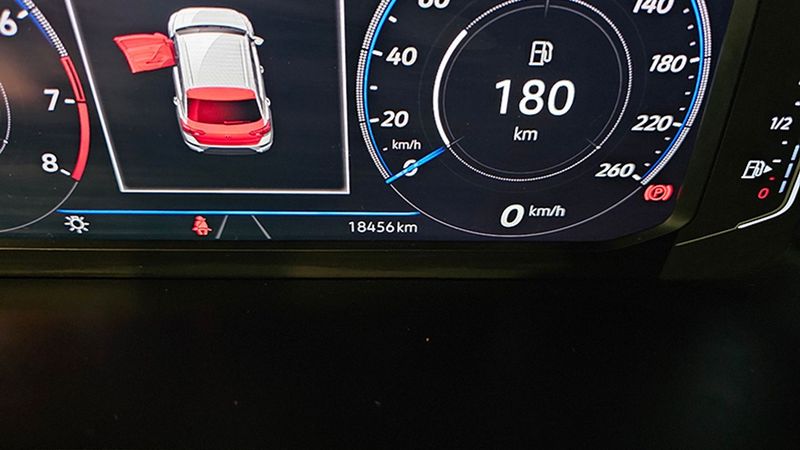 Volkswagen T-Cross • 2023 • 18,456 km 3