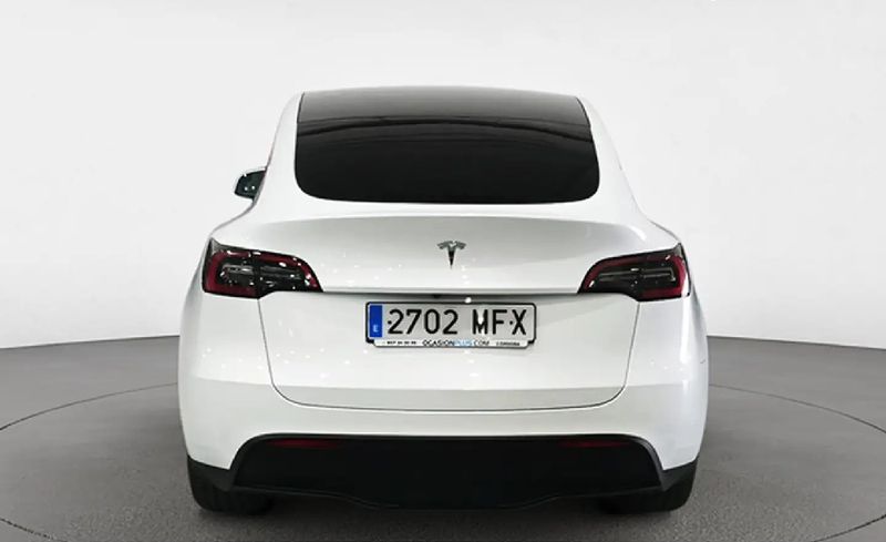 Tesla Model Y • 2023 • 18,300 km 6