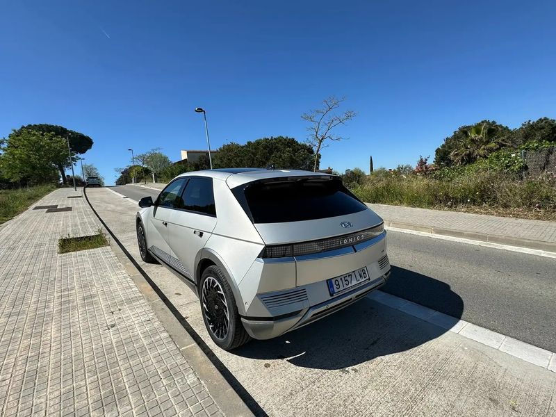 Hyundai Ioniq Electric • 2022 • 42,200 km 4
