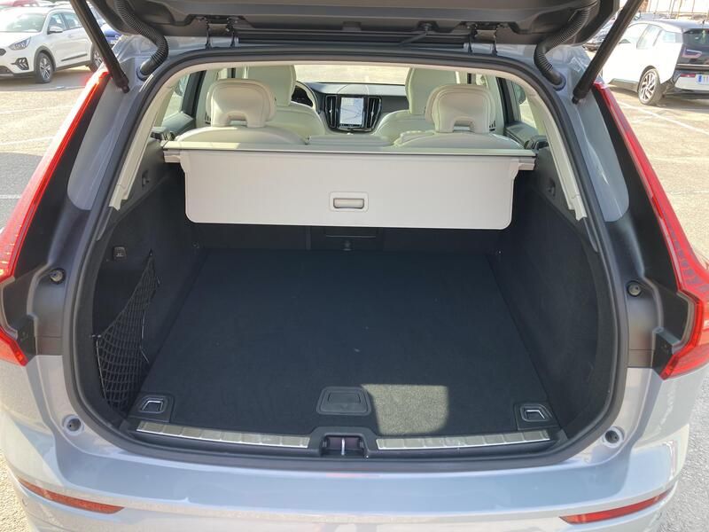Volvo XC60 • 2024 • 12,819 km 29