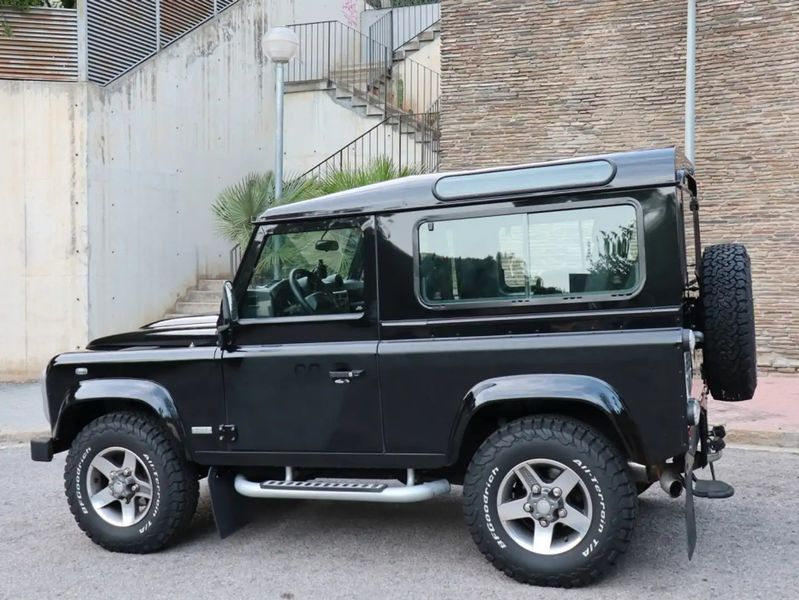 Land Rover Defender • 2008 • 118,000 km 6