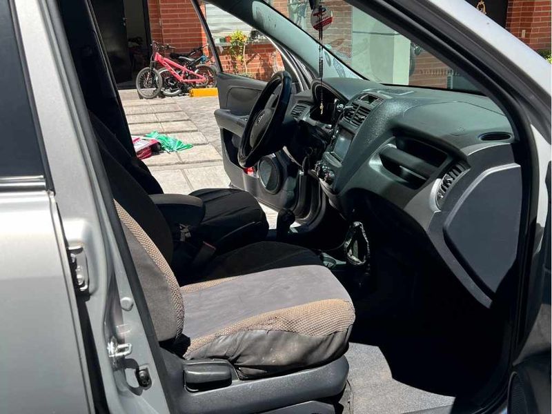 Kia Sportage • 2015 • 180,800 km 11