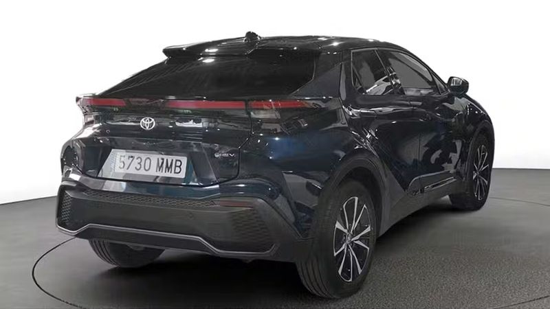 Toyota C-HR • 2023 • 9,461 km 3